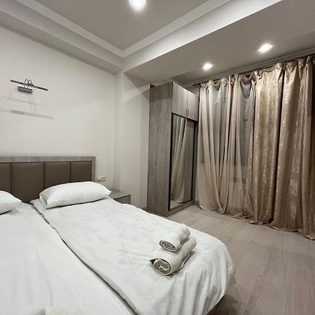 City Centre Apartment On Sakharov Square 예레반 외부 사진